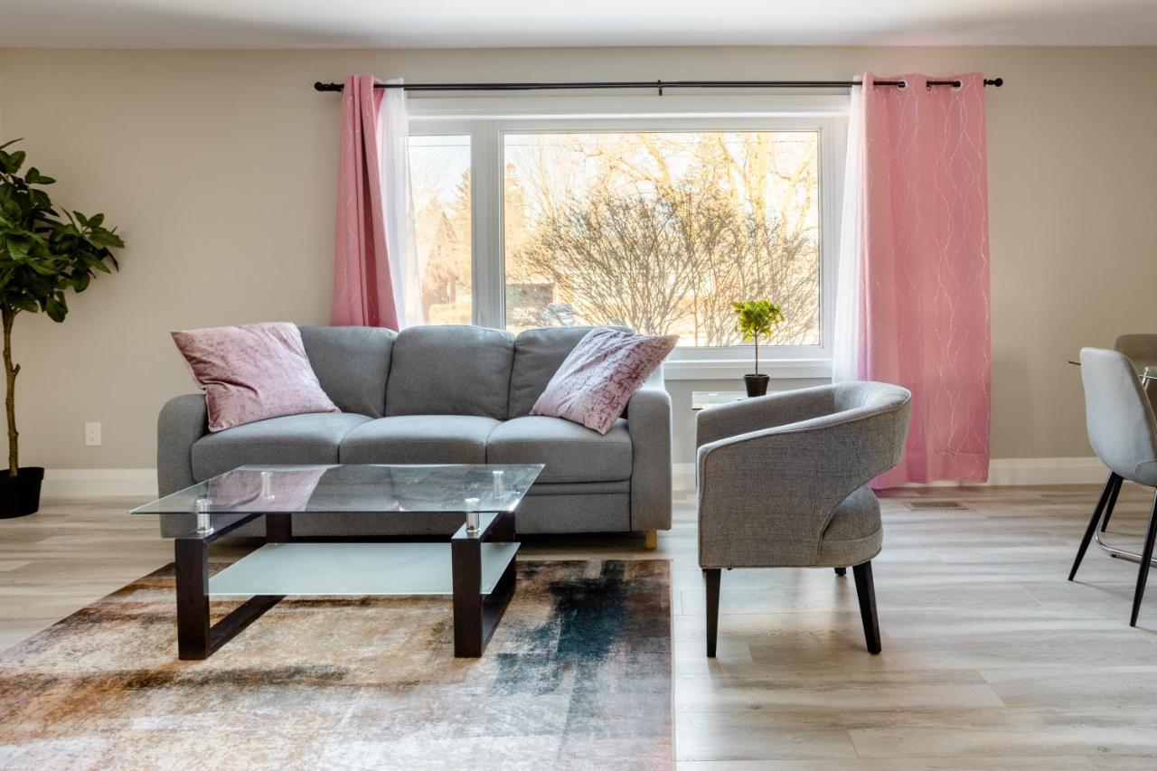 Entire 2 Bedroom Apartment Downtown - U2 Kitchener Exteriör bild