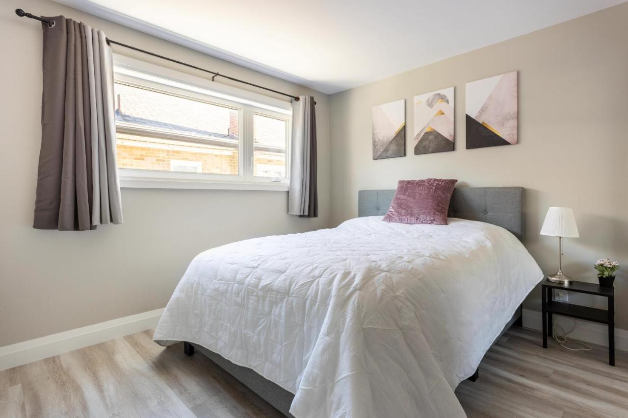 Entire 2 Bedroom Apartment Downtown - U2 Kitchener Exteriör bild