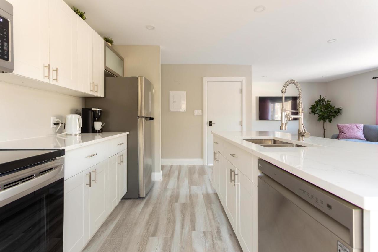Entire 2 Bedroom Apartment Downtown - U2 Kitchener Exteriör bild