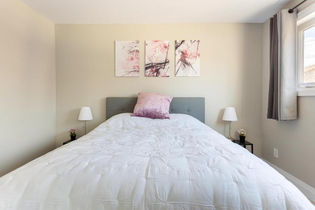 Entire 2 Bedroom Apartment Downtown - U2 Kitchener Exteriör bild